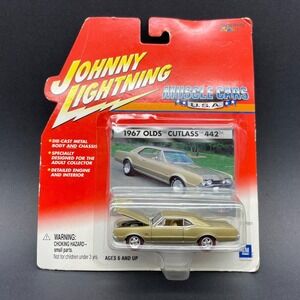 Johnny Lightning Muscle USA 1967 67 Oldsmobile Olds Cutlass 442 Gold Car 1/64